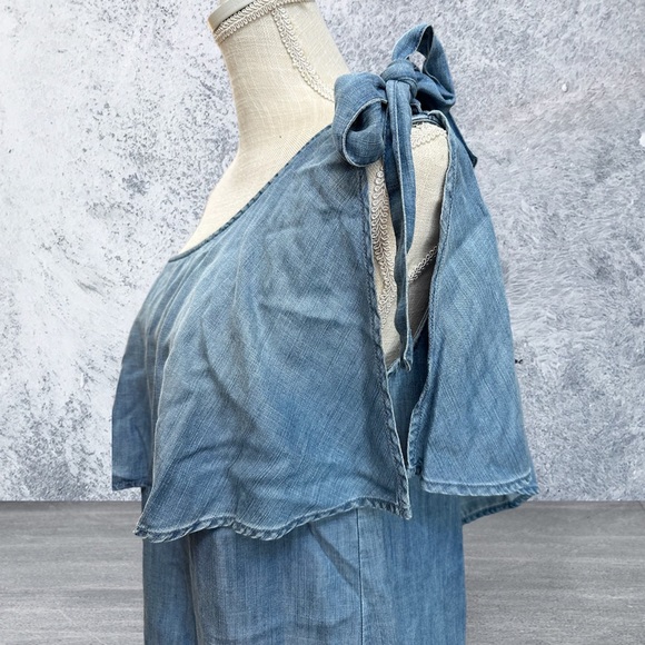 Cloth and Stone sz MD denim cold shoulder top tie corner fits like LG - Picture 3 of 7